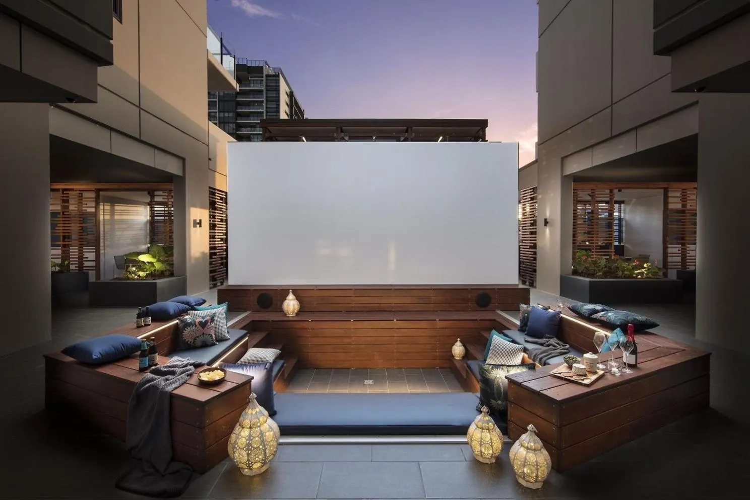 Central South Bank Apt With City Views, Study & Park Brisbane Australia