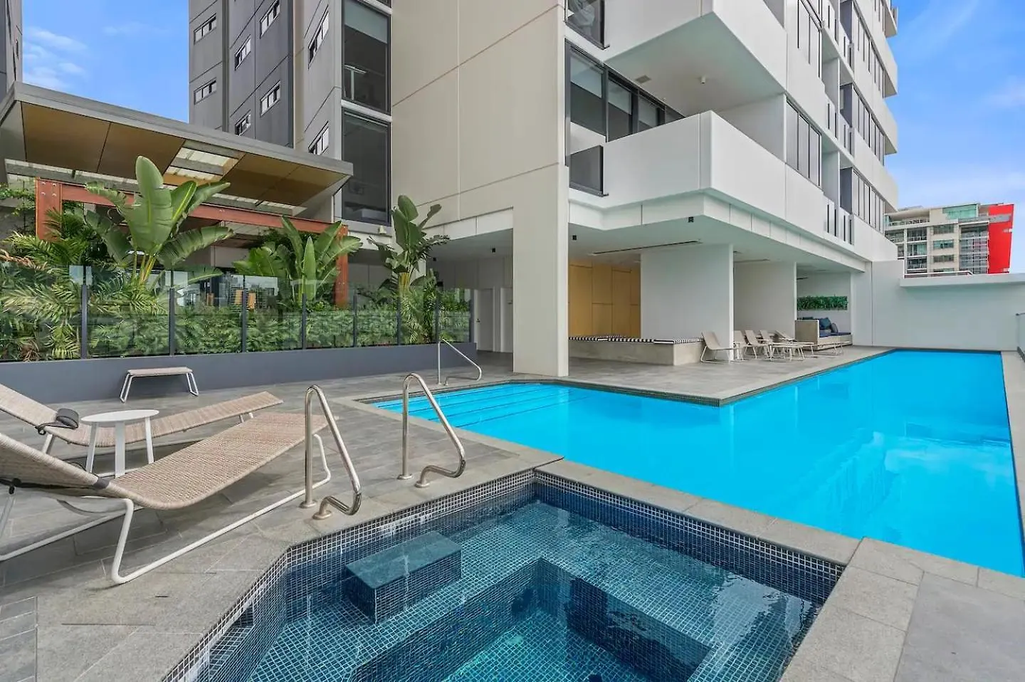 Central South Bank Apt With City Views, Study & Park Brisbane Australia