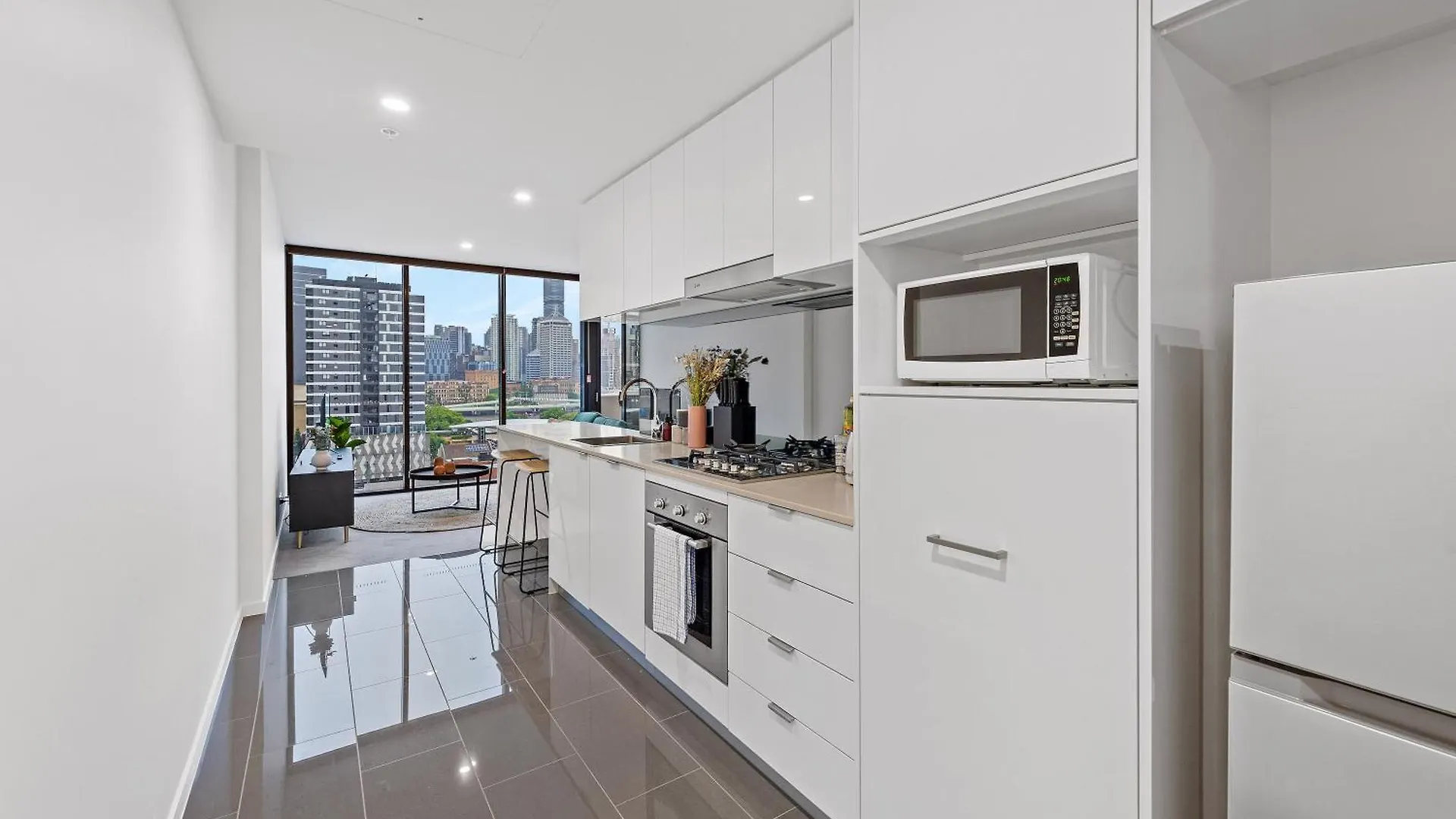 Central South Bank Apt With City Views, Study & Park Brisbane