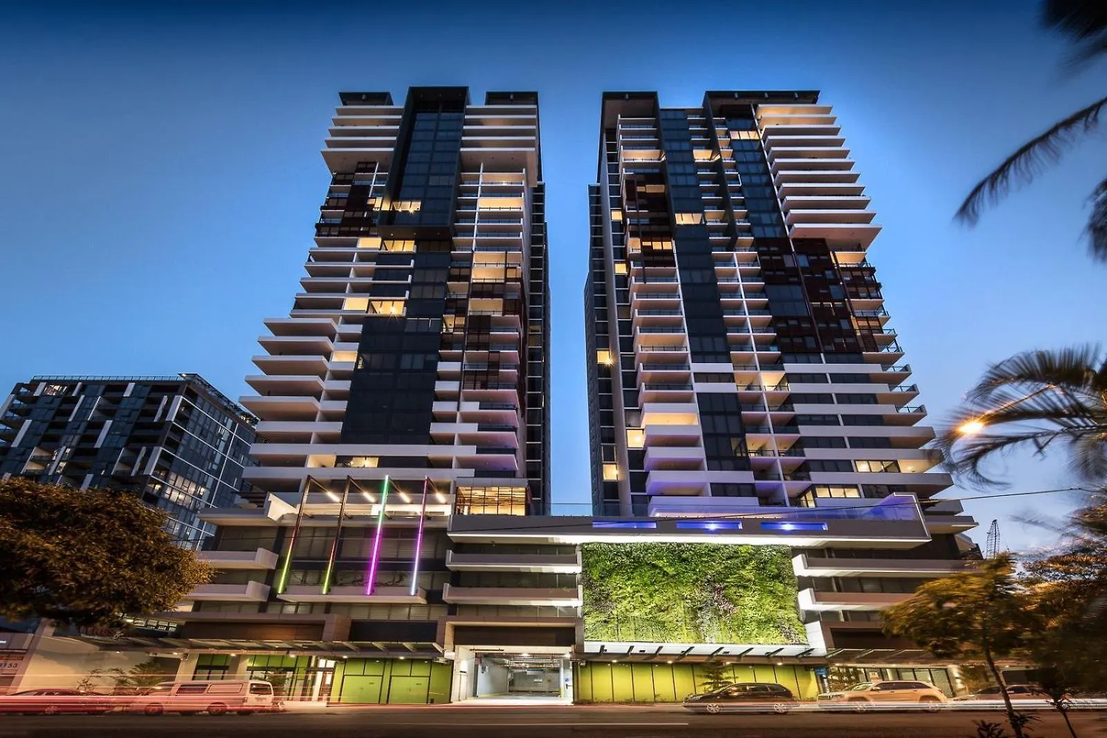 Central South Bank Apt With City Views, Study & Park Brisbane